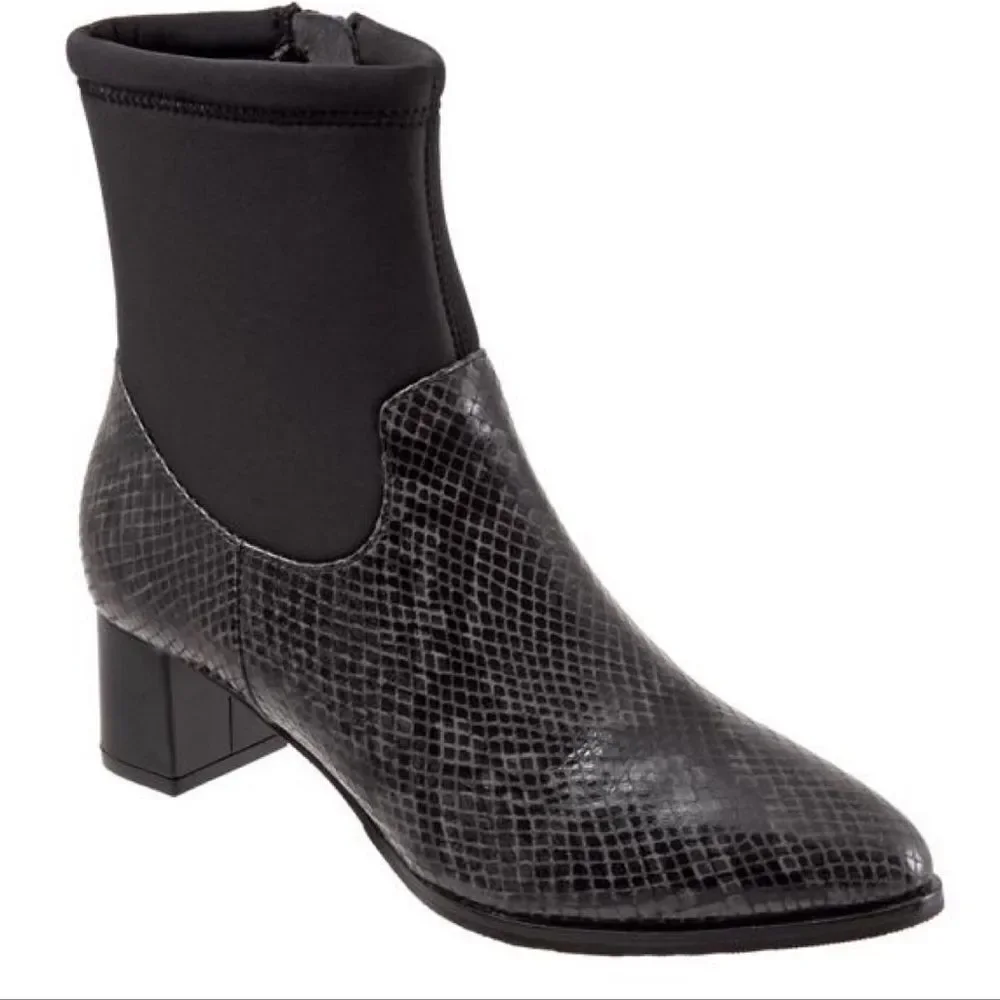Trotters Black Textured Ankle Booties